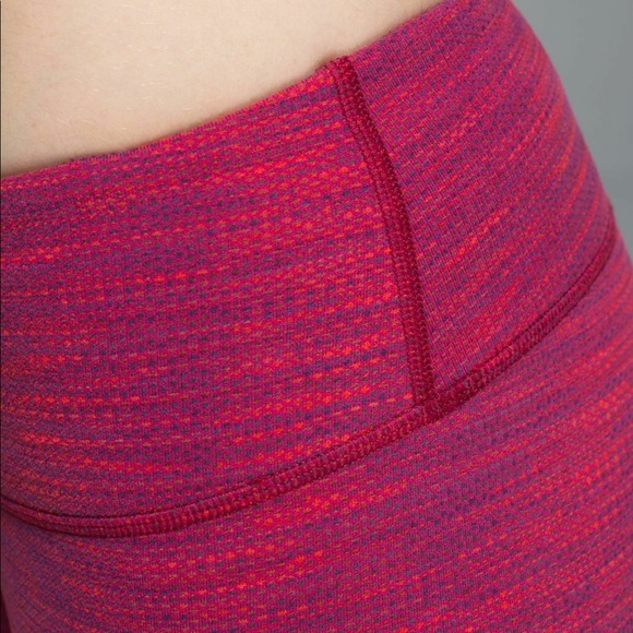 Luulemon Wunder Under crops Space Dye 6 nwot - Picture 3 of 7